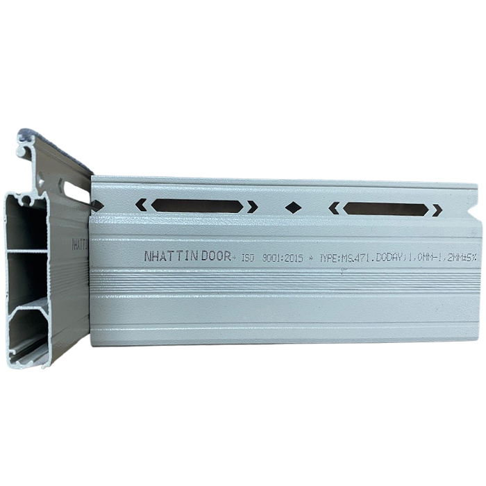 Cửa cuốn nhôm khe thoáng ghi sáng, 2 ron giảm chấn Nhất Tín MS471